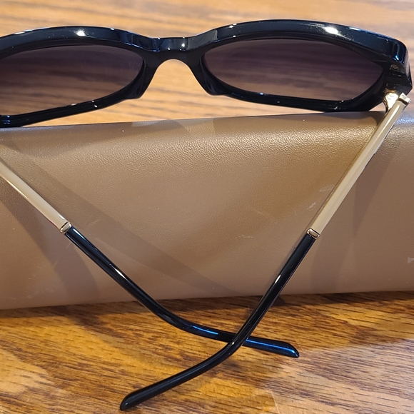 Burberry Sunglasses Black Square Frames Checkered Arms main image 8